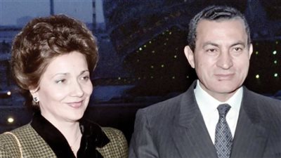 مبارك كان قلقان من دور «سوزان» ورفض لقاء ملكة بريطانيا بسبب «الهانم»