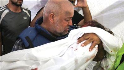 بعد استشهاد اسرته.. وائل الدحدوح جبل الصبر