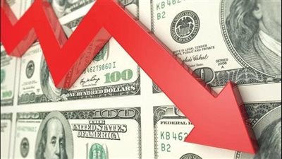 استمرار انخفاض سعر الدولار في البنوك المصرية.. وتباين في سعر اليورو والإسترليني  