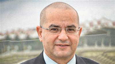 الدكتور أحمد خليفة يحصل علي جائزة التميز في مجال قانون المناخ 