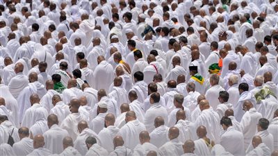 الحج والعمرة بالسعودية توفر 15 دليلًا توعويًا بـ16 لغة لتسهيل رحلة الحجاج