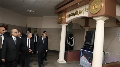 وزير العدل يتفقد مجمع محاكم مطروح ويستمع لشكاوي المواطنين ومشاكلهم 