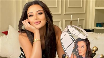 احتفال رضوى الشربيني  بعيد ميلادها ال ٤٣ بصحبه اسرتها