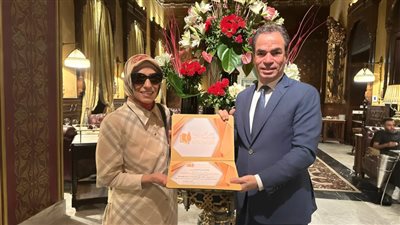 اتحاد كتاب أفريقيا وآسيا يكرم هدي نجيب محفوظ ضمن مبادرة (أبناء وأحفاد)