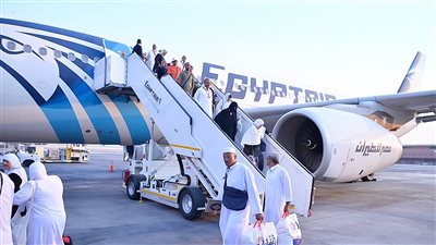 خبير يوضح حقيقة زيادة تذاكر الطيران لرحلات العمرة بقيمة 3500 جنيه