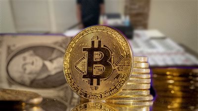 كيف سقط إمبراطور العملات المشفرة وتجارة العُملة؟