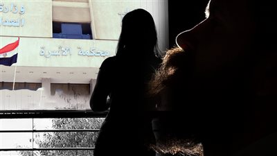 مدرسة تطلب الخلع أمام محكمة الأسرة بالجيزة .. 