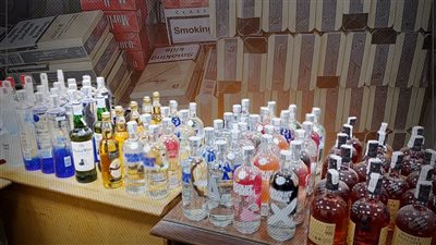 عصابة الجمارك والاسواق الحرة لتهريب السجائر والكحوليات تنتظر المحاكمة أمام الجنايات 