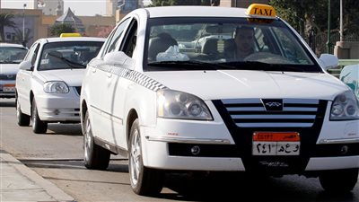 رفع تعريفة التاكسي الأبيض بالقاهرة بقرار رسمي وزيادة «مخفية» بأوبر وكريم 