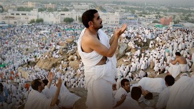 ملاحقة شركات النصب باسم الحج والعمرة.. وضبط 29 مقرًا وهميًا