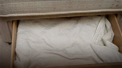 رضيعة في الدرج.. حكاية طفلة بريطانية «عاشت ميتة» 3 سنوات