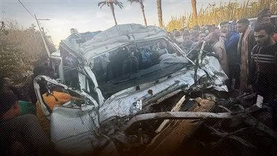  نزيف الأسفلت.. تريلا تدهس ميكروباص ركاب بمدخل القوصية في أسيوط