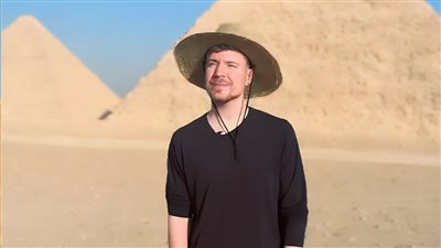 أول رد من الآثار بشأن تأجير منطقة الأهرامات 100 ساعة ليوتيوبر أمريكي