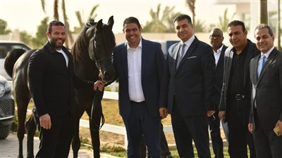 وزير الزراعة الأردني يزور إحدى المزارع المصرية للخيول العربية الأصيلة لتعزيز الشراكة 