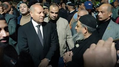 الأنبا أبانوب يطالب محافظ القاهرة بسفلته طريق الدير ووحده مطافىء 