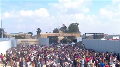 الإعلام الإسرائيلي يبرز مشاهد الحشود الشعبية الرافضة لتهجير الفلسطينيين