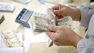 رحلة الحد الأدنى للأجور.. من 5 جنيهات بالخمسينيات حتى 7000 عام 2025