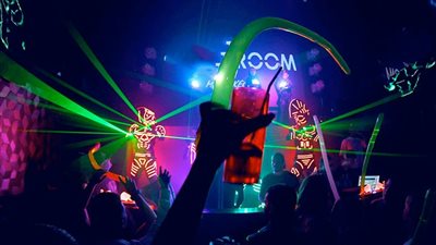 بهدف الشهرة.. دعوى قضائية لفتح البارات والملاهي والسماح بتقديم الخمور في رمضان 