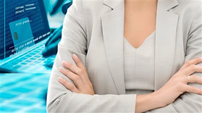 موظفة خدمة المليونيرات نصبت على أشهر البنوك لسرقة 49مليون جنيه و289 الف دولار