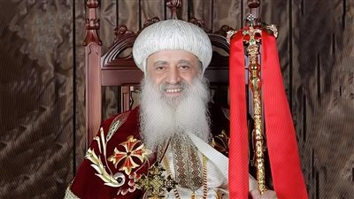 الأنبا بولا يتصدي لفتنة «مجمع الكهنة» بإلزام السيدات بإرتداء الزى الأسود 