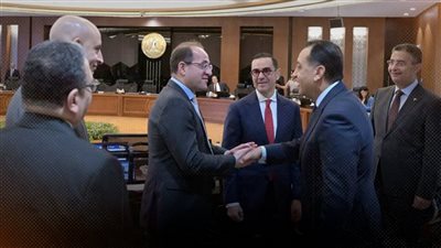 الحكومة توافق على قانون العلاوة وزيادة الحافز 700 جنيه شهريا