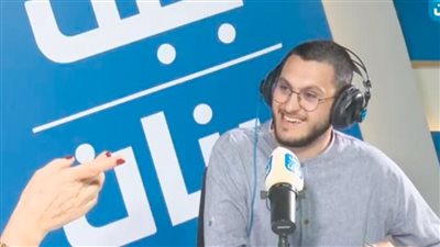 «حديث الكواليس» حوارات تكشف أسرار النجوم عبر إذاعة جبل لبنان