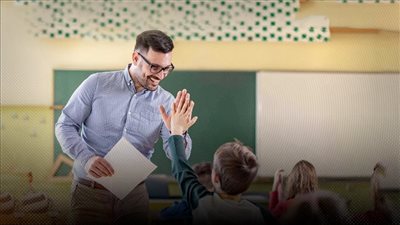 الحكومة تعلن عن مسابقة لشغل 9354 وظيفة معلم مساعد بمادة اللغة الإنجليزية