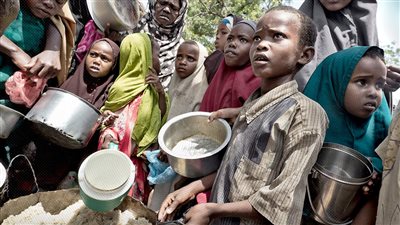 مرصد الأزهر يفضح «سياسة التجويع» كسلاح للتنظيمات الإرهابية فى أفريقيا 