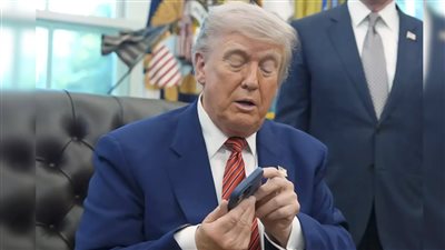 موبايل ترامب.. شركة الرئيس الأمريكي تعلن عن «محمول» يثير الجدل حول العالم