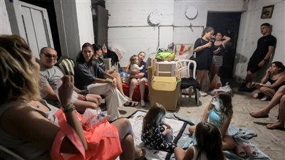  كارثة بيئية محتملة.. الإسرائيليون يرتدون «البامبرز» في الملاجئ بسبب نقص الحمامات 