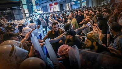 صدامات في اسطنبول بسبب رسوم مسيئة لـ الرسول..والأمن التركي يعتقل 4 صحفيين