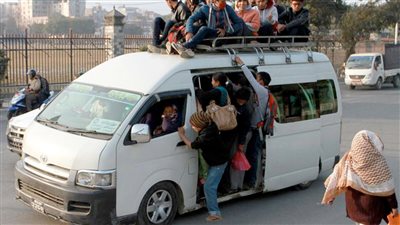 فوضى الميكروباص.. حمولات زائدة وسرعة جنونية ورفع للأجرة ونهايات مأساوية على الطرق