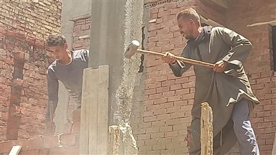 بالصور.. إزالة مخالفات بناء على القطعة 254 في ابني بيتك بسوهاج الجديدة