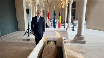 بالصور... مصر تستعيد تابوتًا ولحية تمثال أثريين خلال احتفالية رسمية في بروكسل