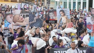 إسرائيليون يتهمون حكومتهم بالإبادة الجماعية وتجويع الفلسطينيين في غزة 