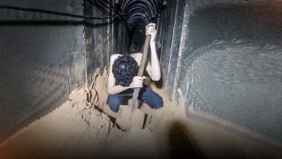 يحفرون قبورهم بأيديهم.. المجاعة تصل إلى الأسرى الإسرائيليين في غزة