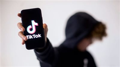 محو الشخصية أبرزها..خبراء النفس والاجتماع يكشفون تأثير تيك توك على الأطفال والمراهقين 