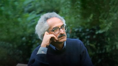 صنع الله إبراهيم .. قصة أديب تمرد على الجوائز والأنظمة