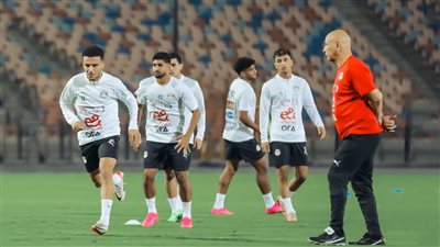 المنتخب يدفع ثمن أزمات الأهلي والزمالك .. وحسام حسن في ورطة كبرى