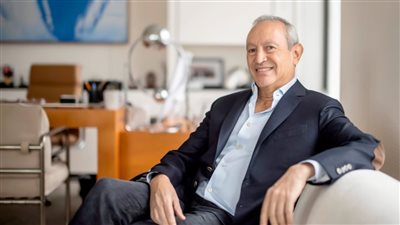 ساويرس يبدأ انطلاقة جديدة من أبوظبي ويستعد لاستثمارات بـ5 مليار دولار 