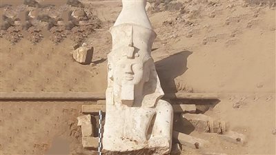 بعد 96 سنة .. العثور على نصف تمثال رمسيس الثاني بالمنيا