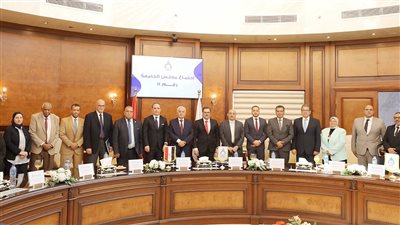 جامعة الريادة تناقش استعدادات العام الدراسي وتوافق علي لوائح الكليات الجديدة