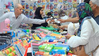 معاناة أولياء الأمور مع «السبلايز».. المدارس تطلب قوائم بـ 5 آلاف جنيه 