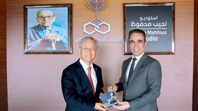 سفير كوريا الجنوبية يزور استديو نجيب محفوظ بماسبيرو ويشيد بالعلاقات مع مصر