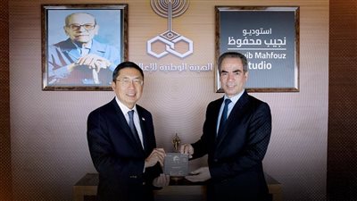 سفير سنغافورة يزور استديو نجيب محفوظ ويشيد بدور السيسي في التنمية والسلام