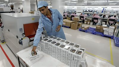 مصر تتحول إلى مركز لـ تصنيع الهواتف الذكية باستثمارات 200مليون دولار