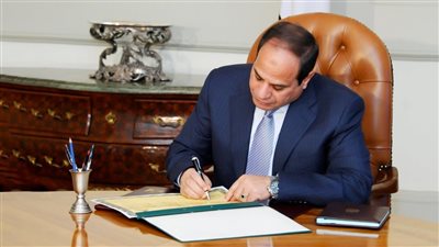 الرئيس السيسي يصدق على قانون رسوم خدمات وزارة الخارجية