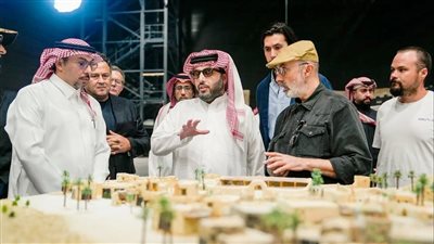تركي آل الشيخ يزور استديوهات الحصن والقدية لمتابعة تحضيرات فيلم خالد بن الوليد