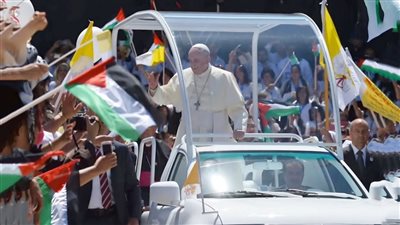 سيارة البابا فرنسيس .. «ميتسوبيشي الأمل» عيادة متنقلة لرعاية أطفال غزة