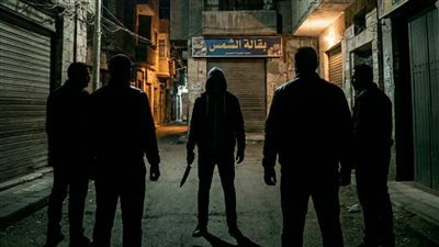 بلطجى يقطع النور عن شارع الزعيم غاندى بعين شمس ليستولى على محل